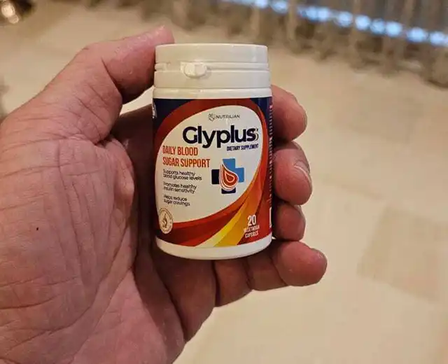 عبوة Glyplus في يد حريف تونسي لحظة الاستلام والدفع